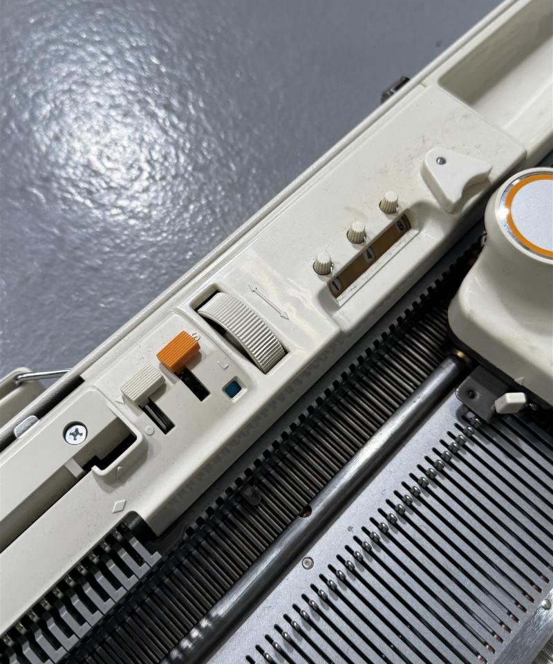 Empisal-Knitmaster model 326 neulekone