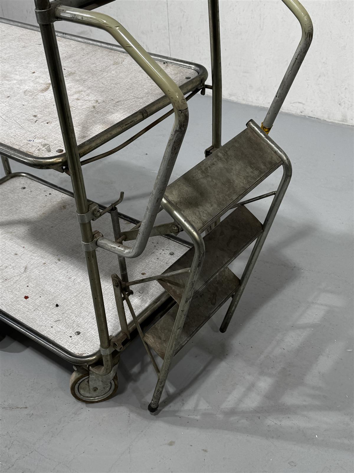 Teollinen keräilykärry