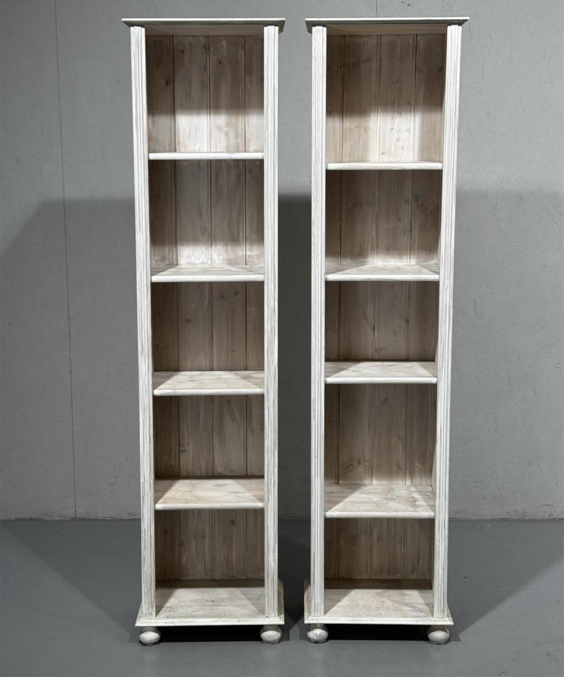 Kapea hyllykkö (2kpl) valkopetsattu