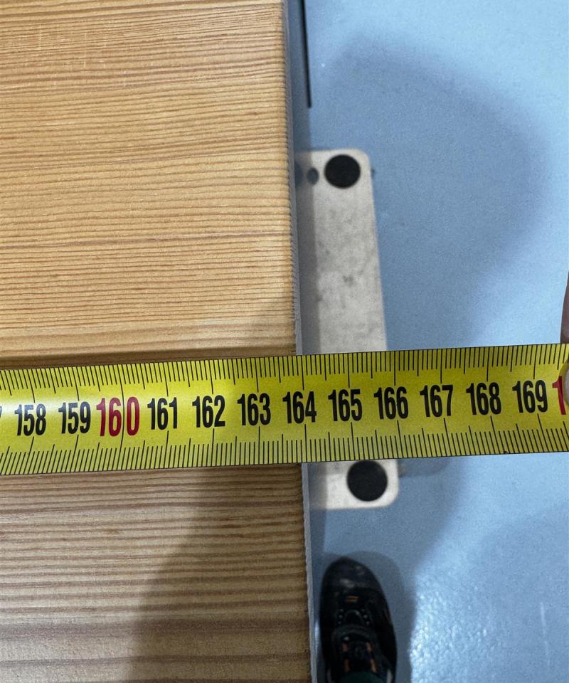 Keittiösaareke puutasolla 164x90 alakaapit