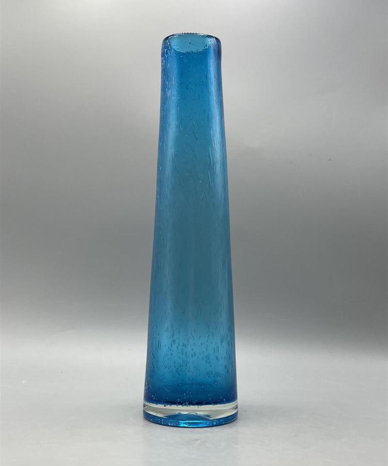 Sininen lasimaljakko