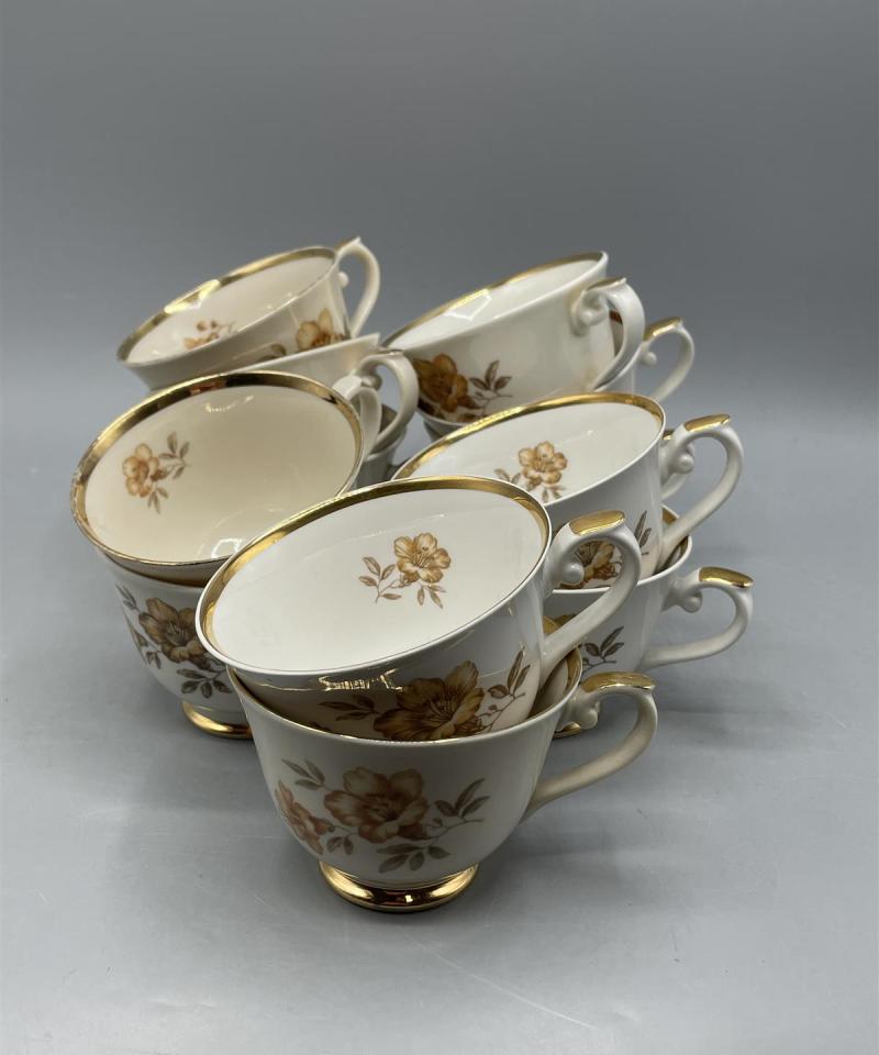 Arabia Myrna kahviastiat 23-osaa, Olga Osol