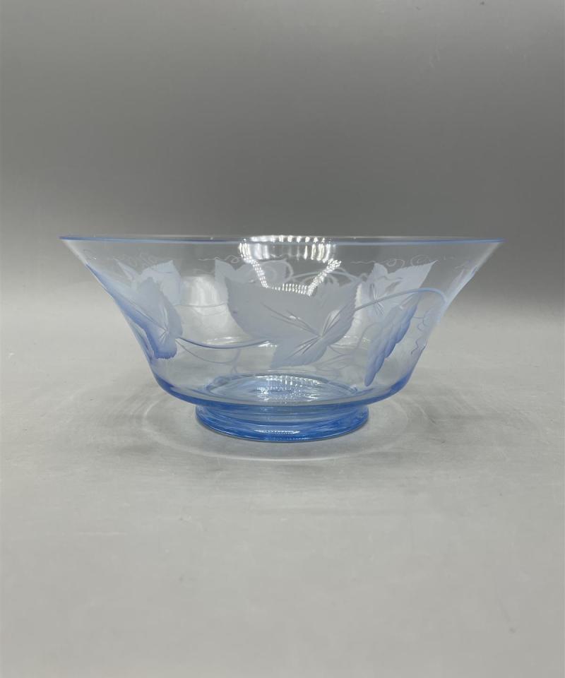 Sininen lasikulho hiottu koriste