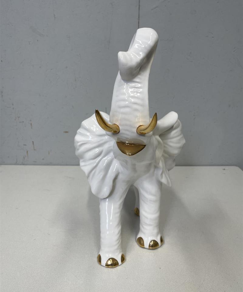 Posliininen Norsu patsas