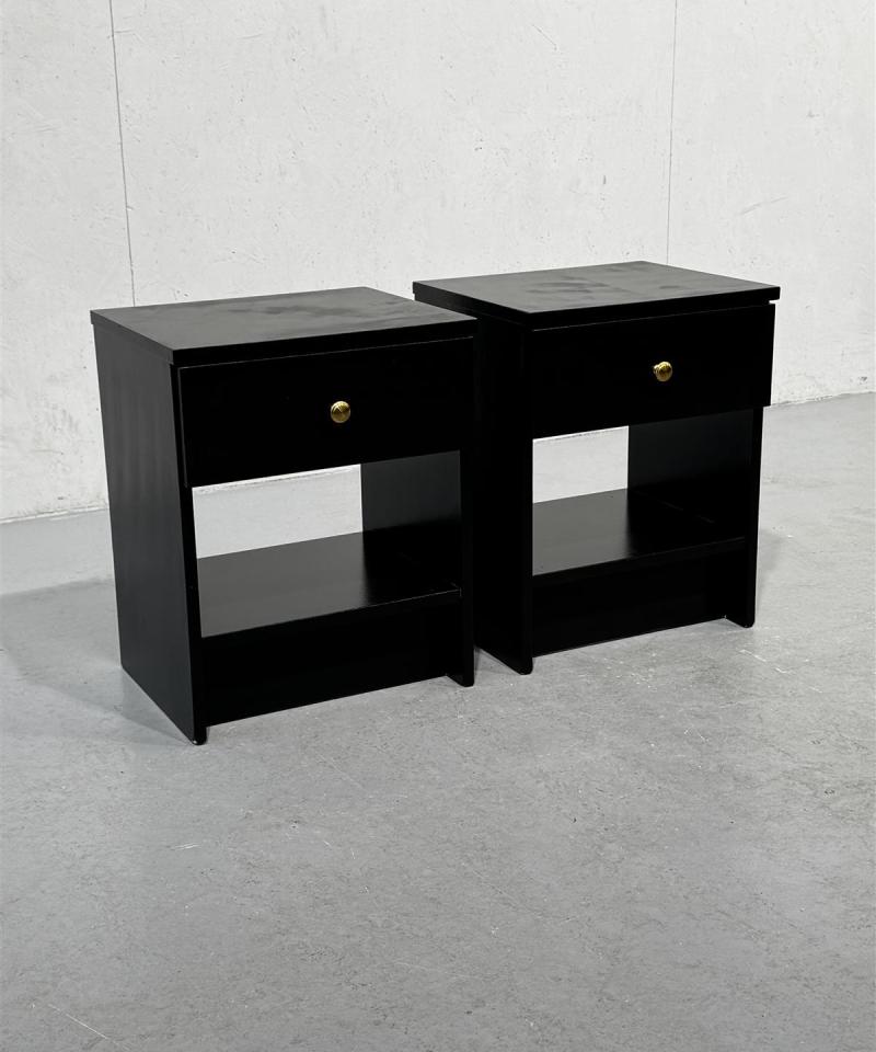 Yöpöytä puu (2kpl) musta