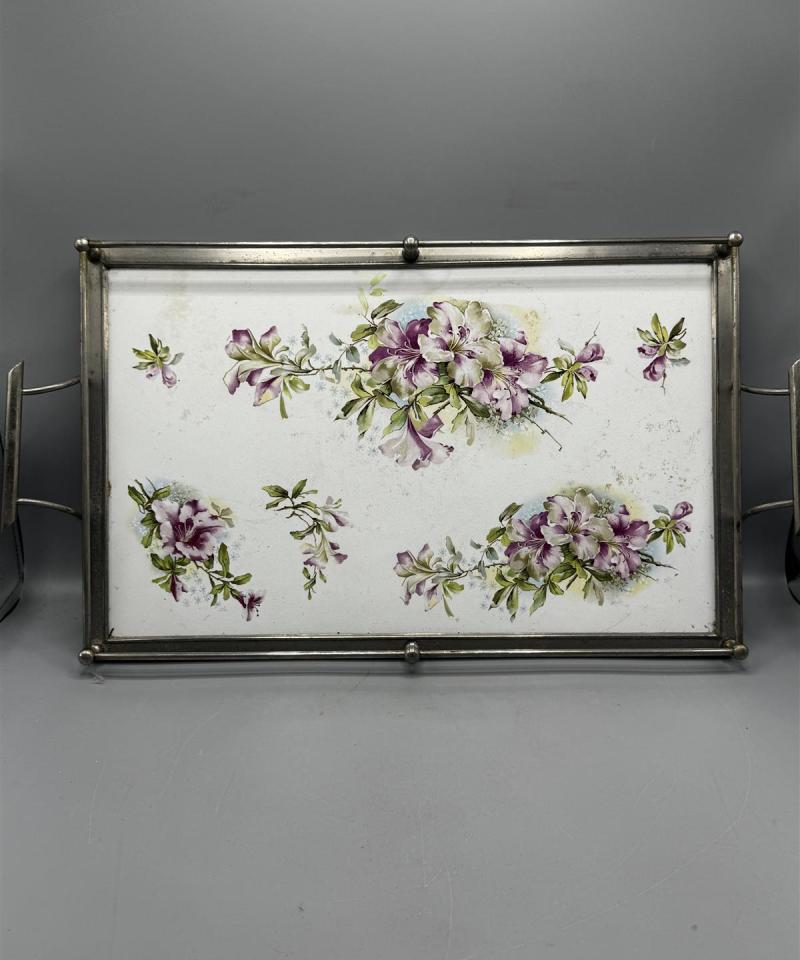 Vintage kukkakuvioitu tarjotin