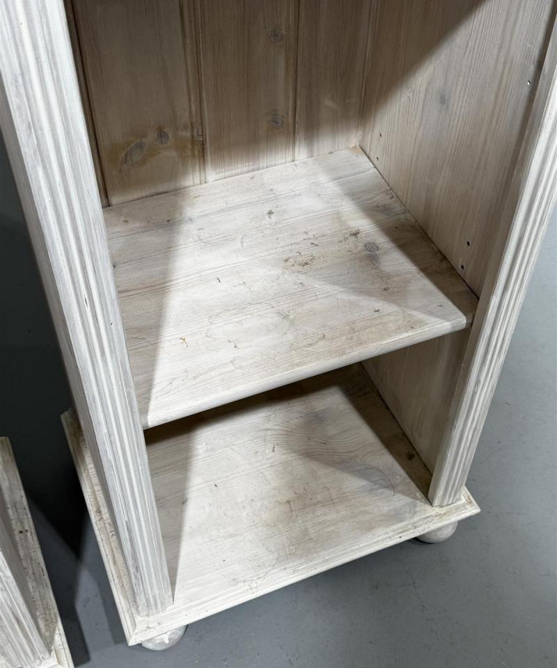 Kapea hyllykkö (2kpl) valkopetsattu