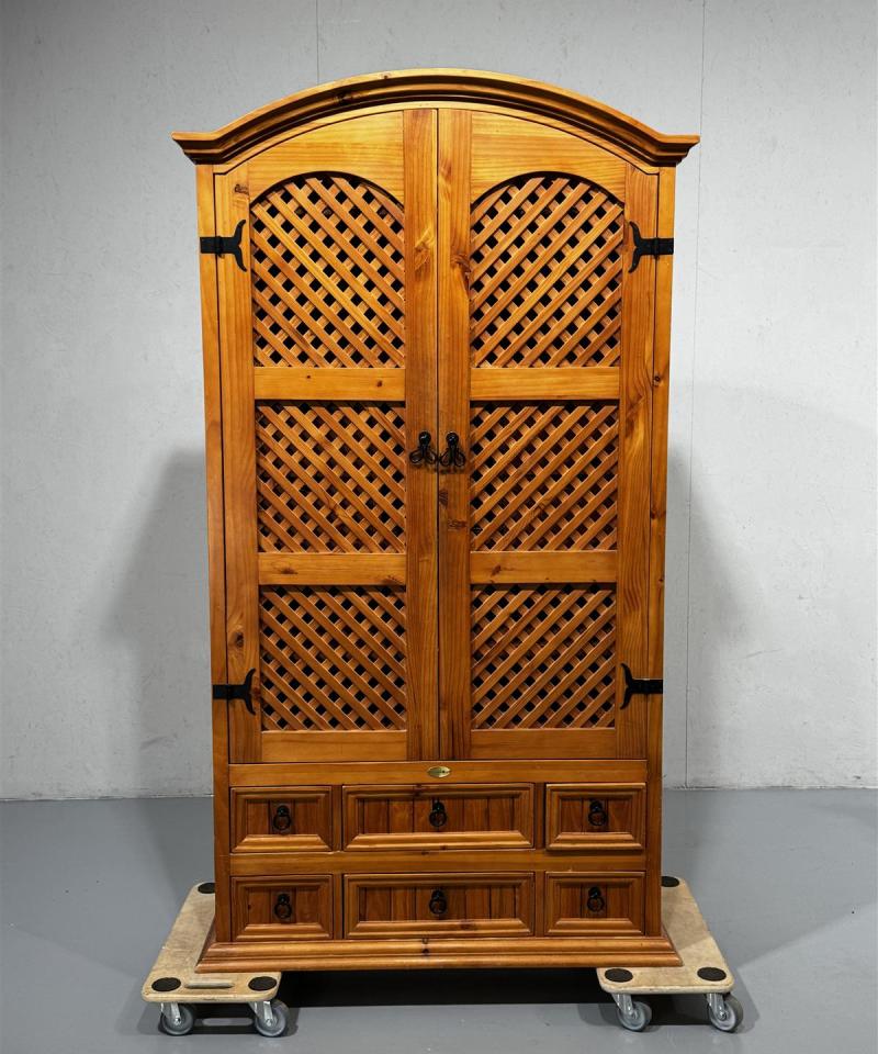 Verkkokaluste viinikaappi massiivipuu