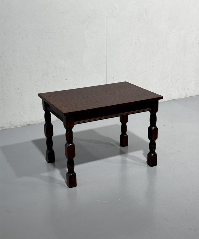 Pieni pöytä 65x45 ruskea