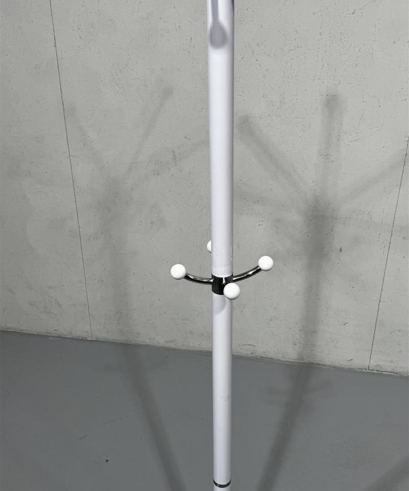 Vaatenaulakko marmorijalka