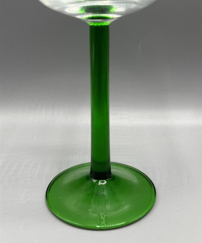 Vintage vihreävartiset viinilasit (4 kpl)