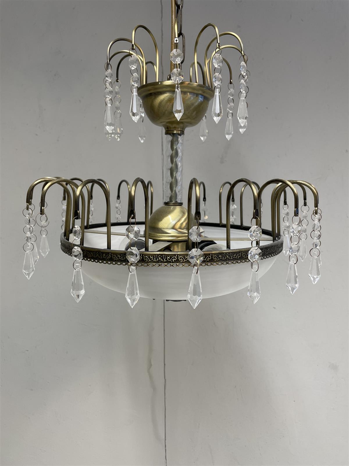 Virvatuli kattokruunu kristalli