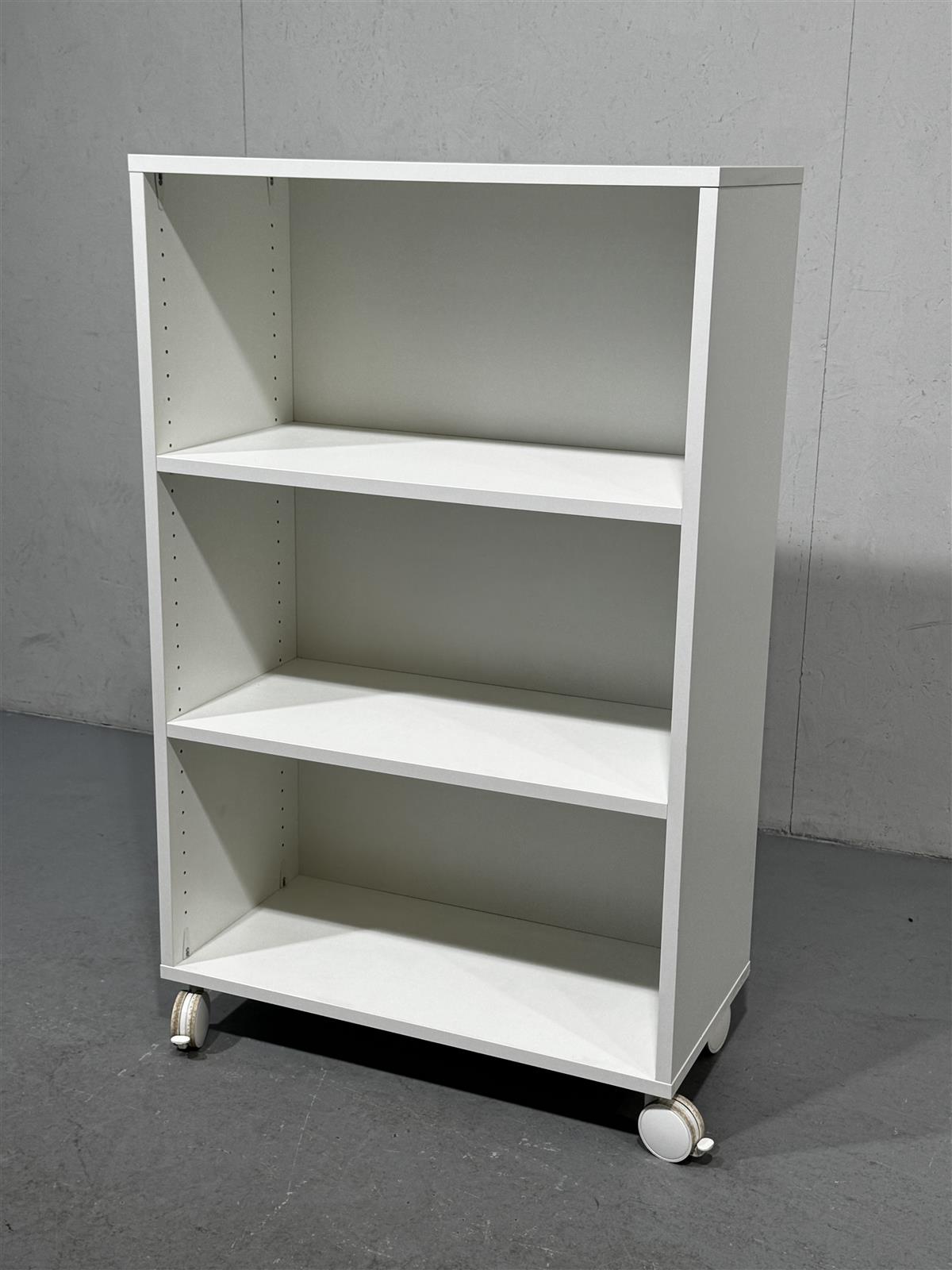 Laminoitu hyllykkö pyörillä 80x40x130