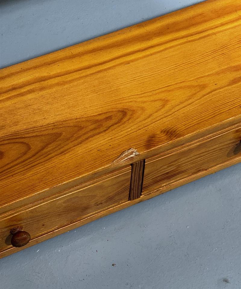 Seinähyllykkö laatikoilla 88cm