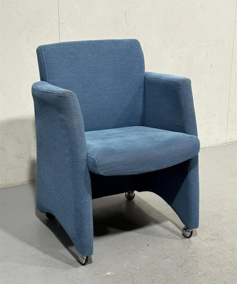 Isku sininen nojatuoli