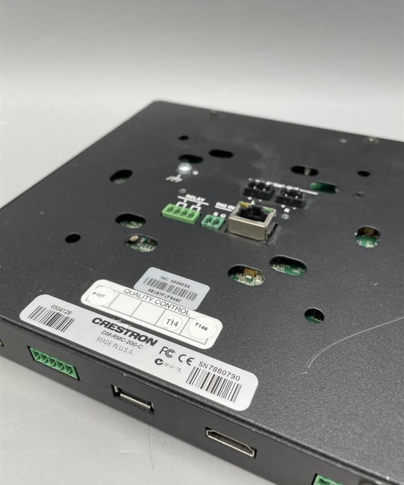 Crestron DM-RMC-200-C ja DM-TX-201-C
