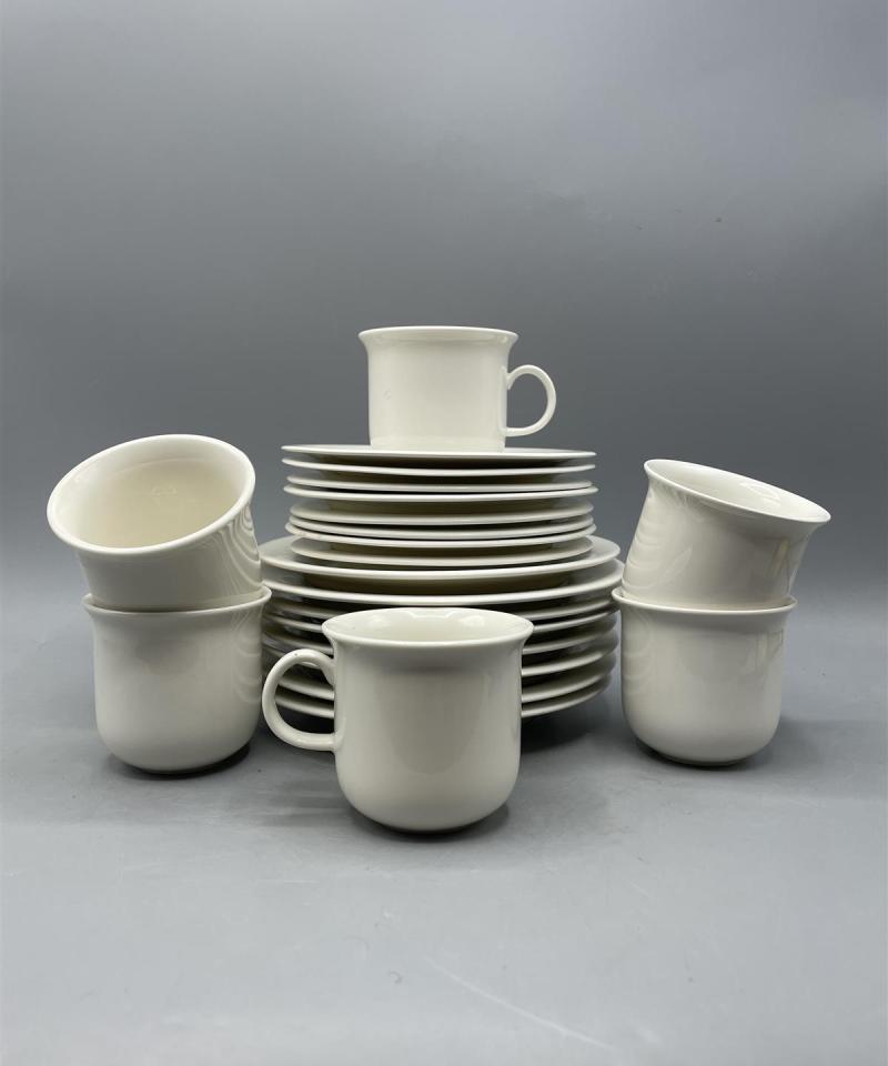 Arabia Arctica kahvikupit 16-osaa, Inkeri Leivo