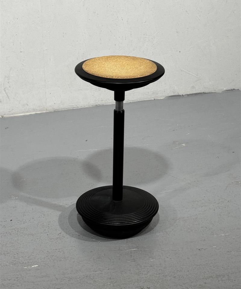 Wilkhahn Stitz musta ergo jakkara