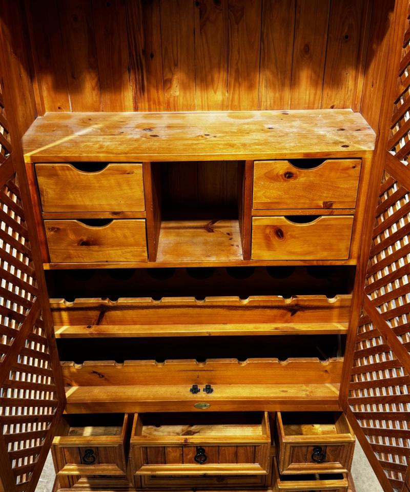 Verkkokaluste viinikaappi massiivipuu