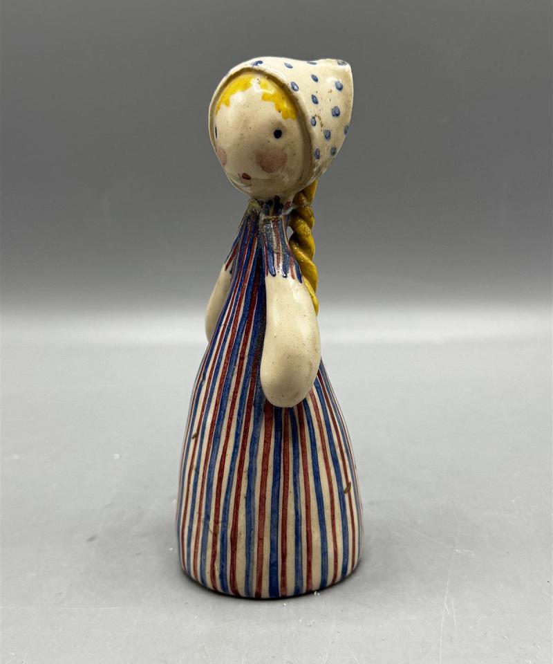 Keraaminen tyttö figuuri (korjattu)