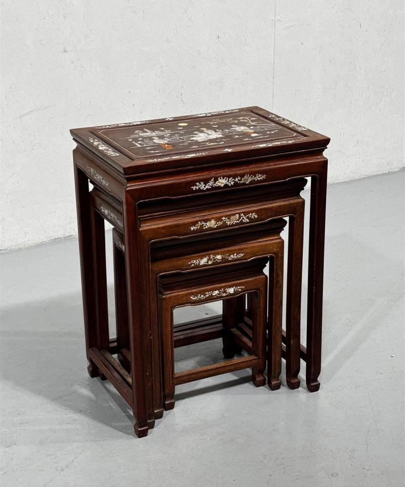 Koristellut sarjapöydät (4kpl) Aasia