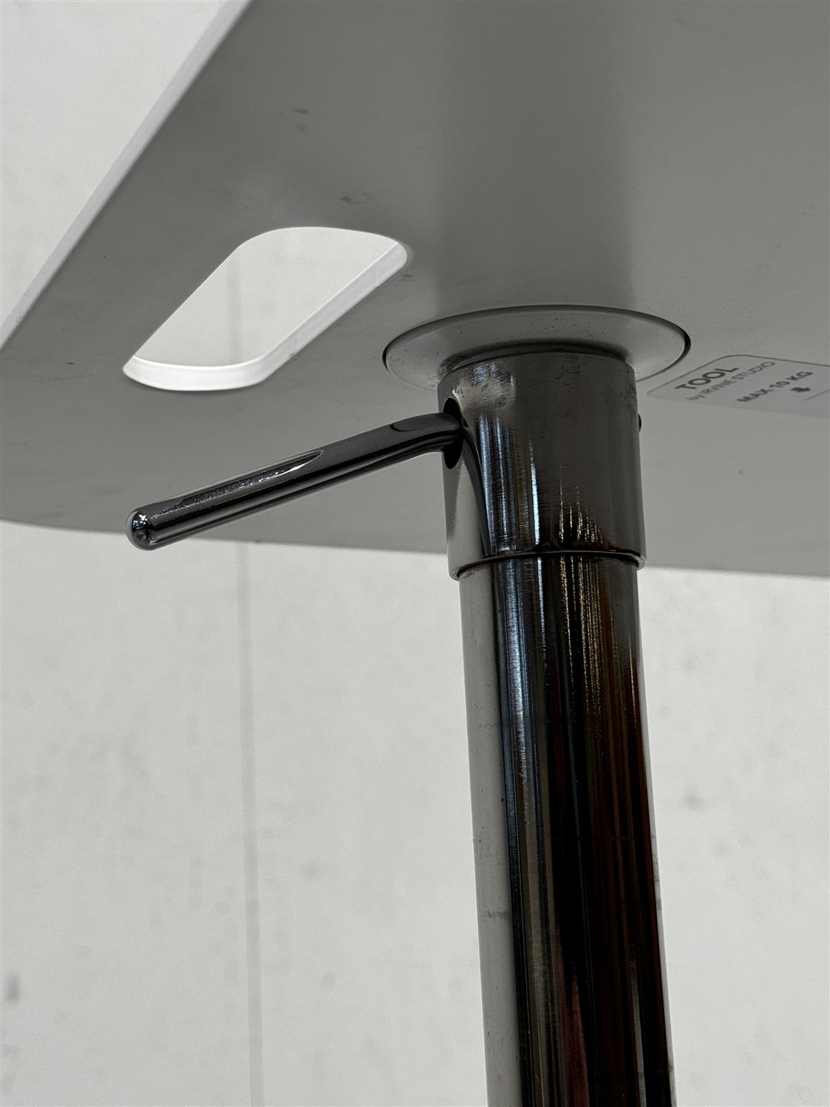 Offect säädettävä sivupöytä metalli