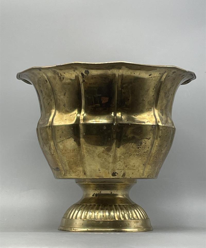 Vintage messinkinen maljakko