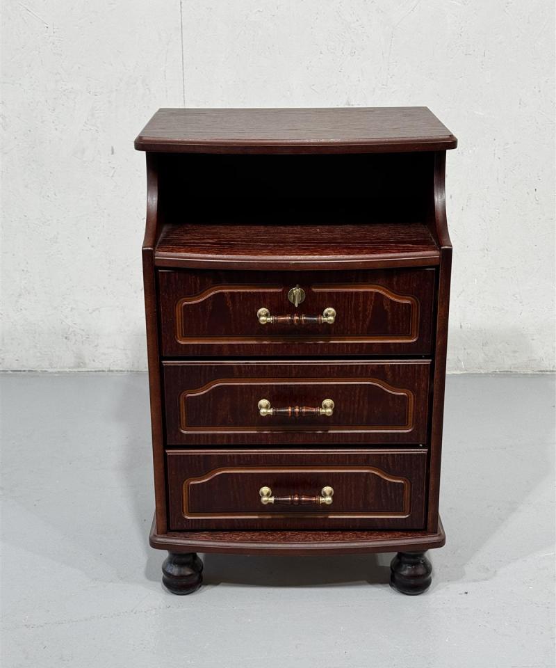 Lipasto 3 tasoa ruskea