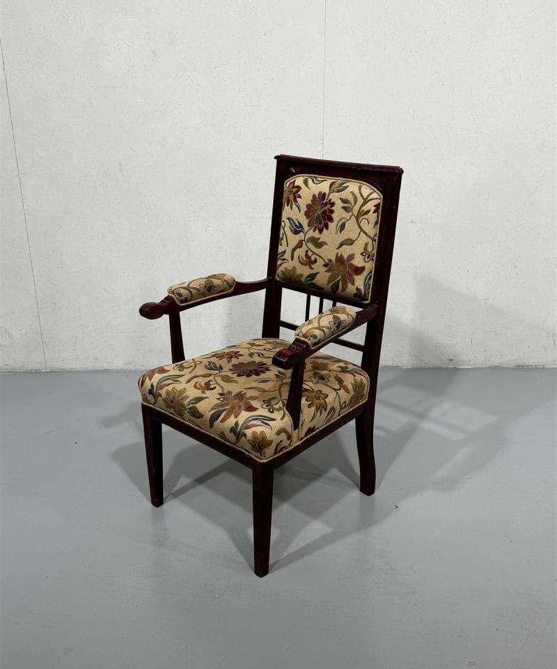 Vintage Kukkakuvioitu nojatuoli