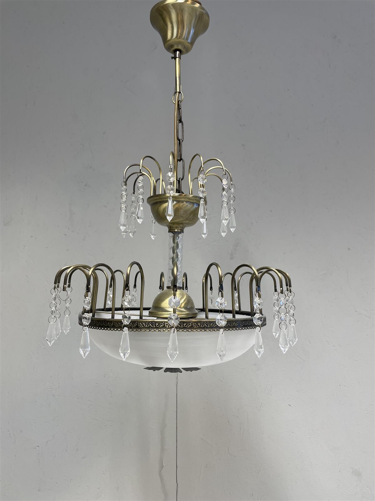 Virvatuli kattokruunu kristalli