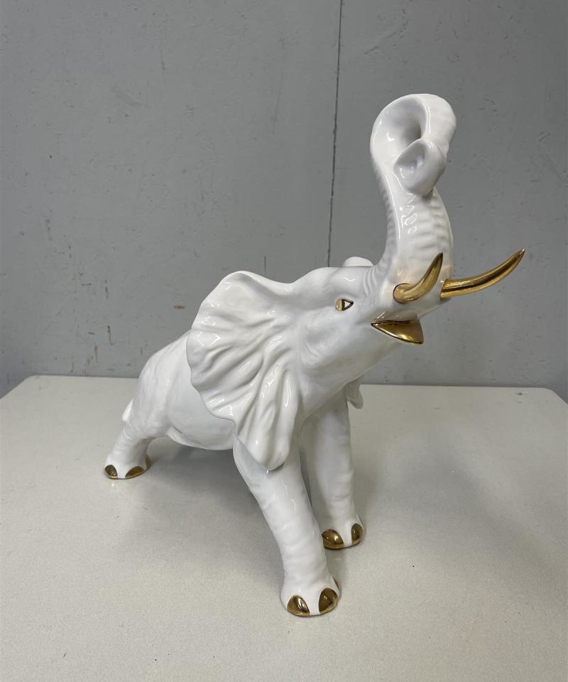 Posliininen Norsu patsas