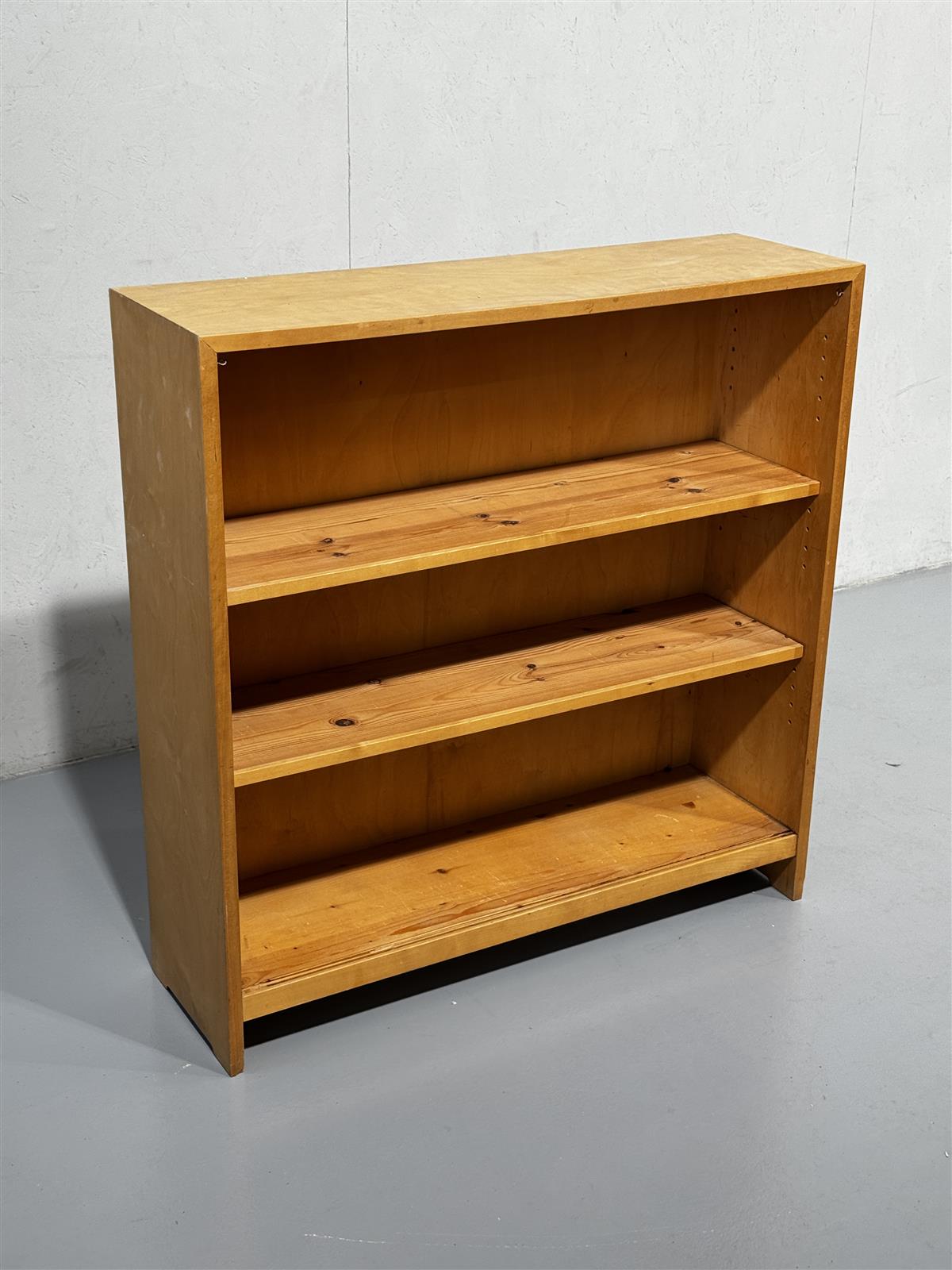 Keravan puusepäntehdas puuhylly