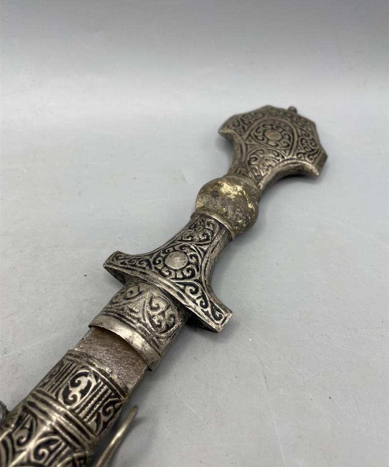 Koristeellinen tikari