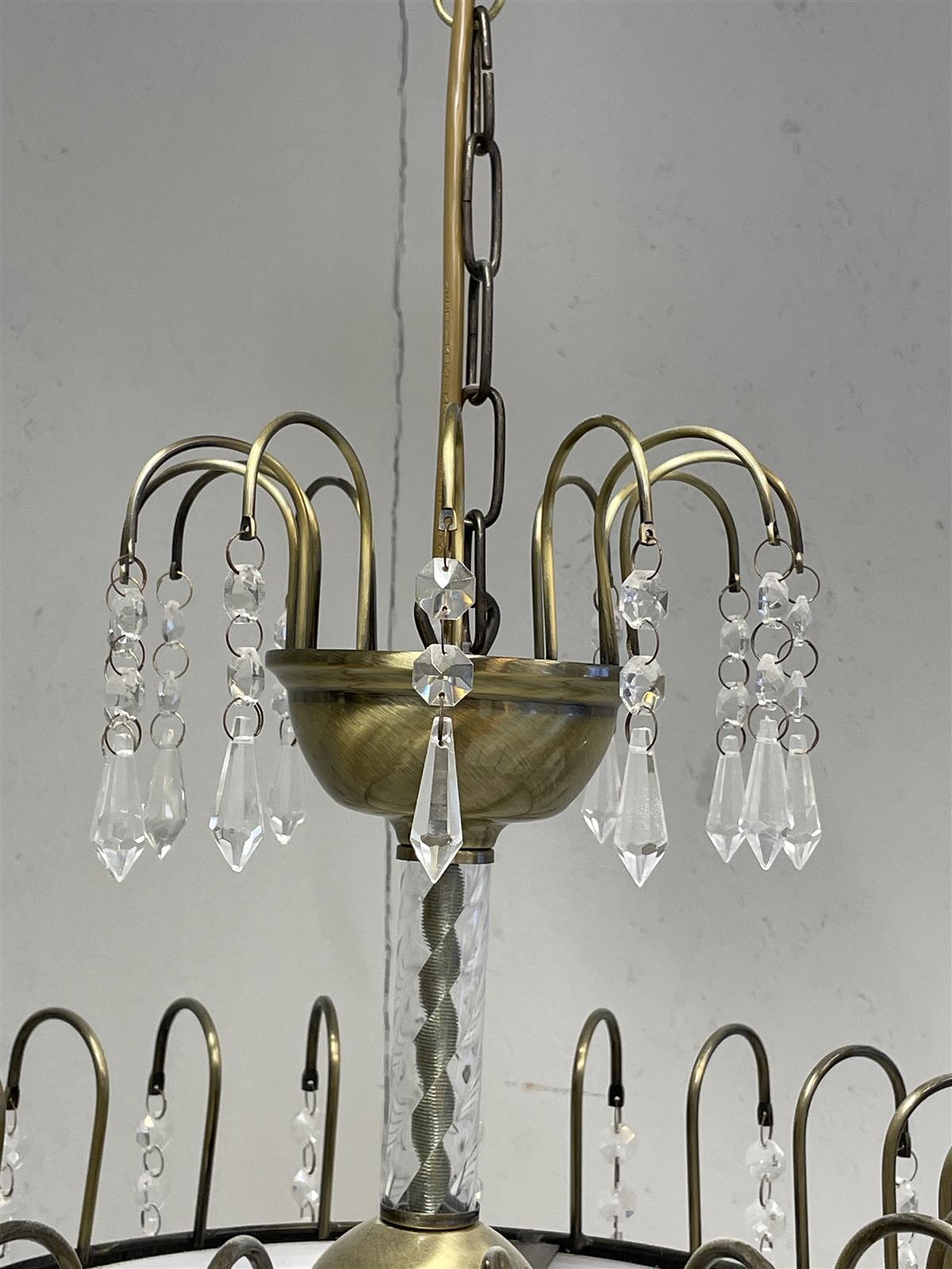 Virvatuli kattokruunu kristalli