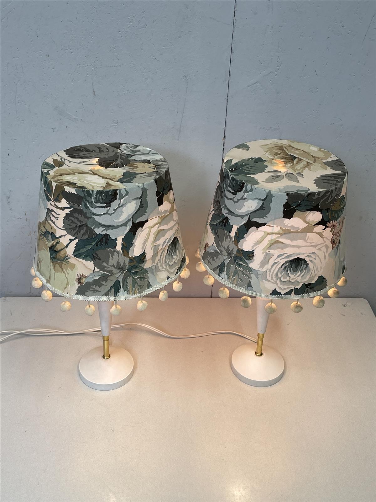 Vintage pöytävalaisimet (2kpl) kukkakuosi varjostin
