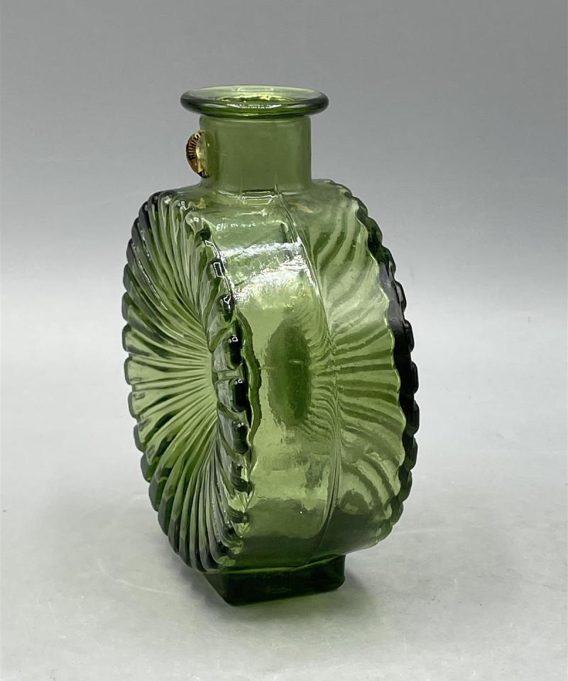 Riihimäen lasi Aurinkopullo vihreä 1/4, Helena Tynell