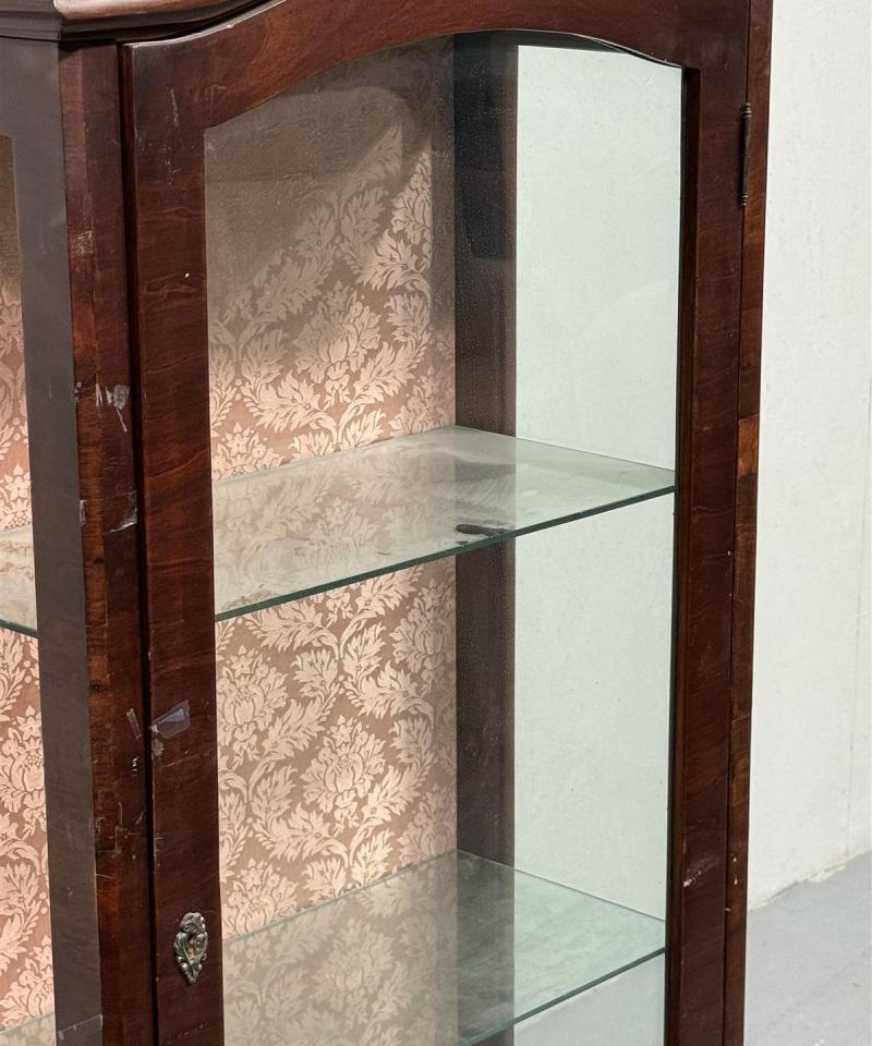 Rokokoo vitriinikaappi