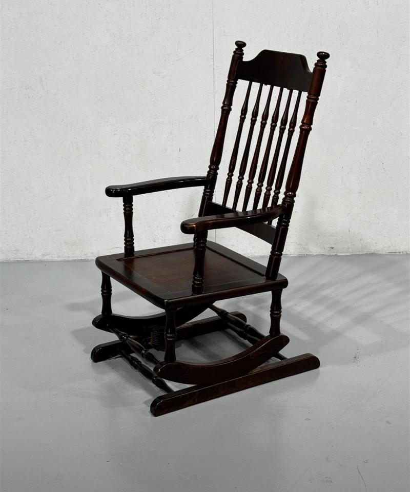 Rustiikki keinutuoli jousilla