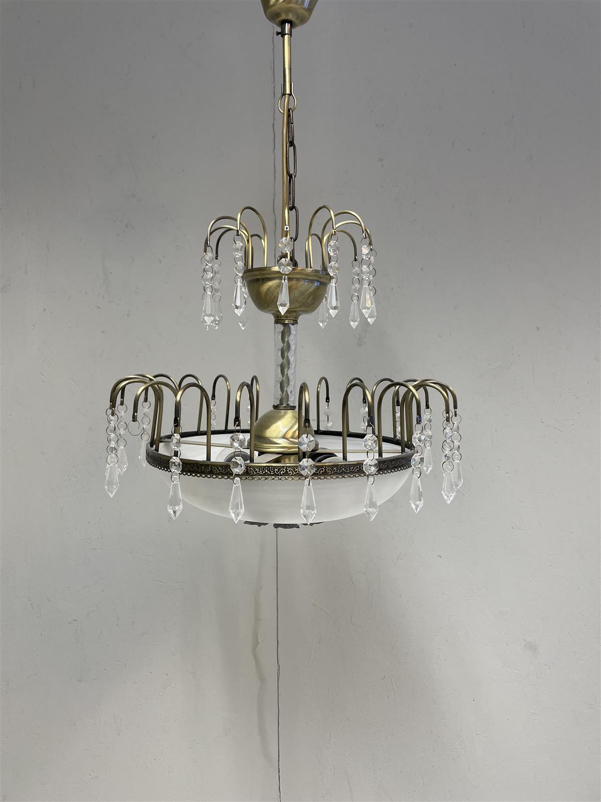 Virvatuli kattokruunu kristalli