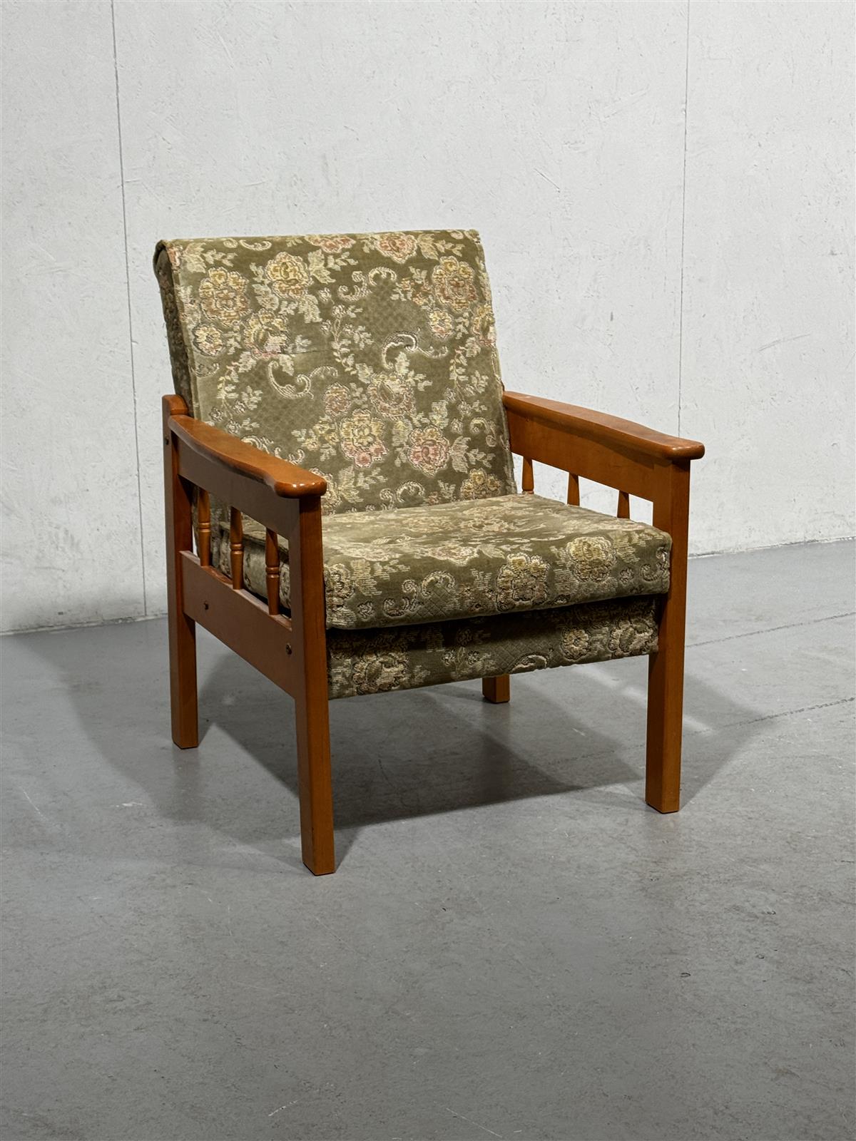 Vintage nojatuoli puurunko