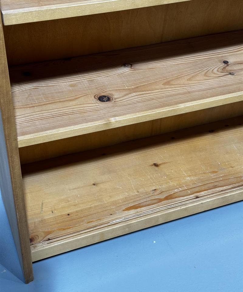 Keravan puusepäntehdas puuhylly