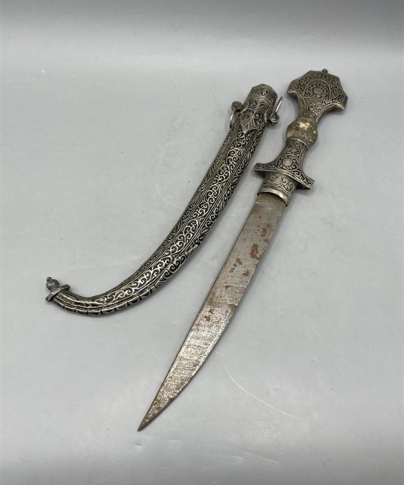 Koristeellinen tikari