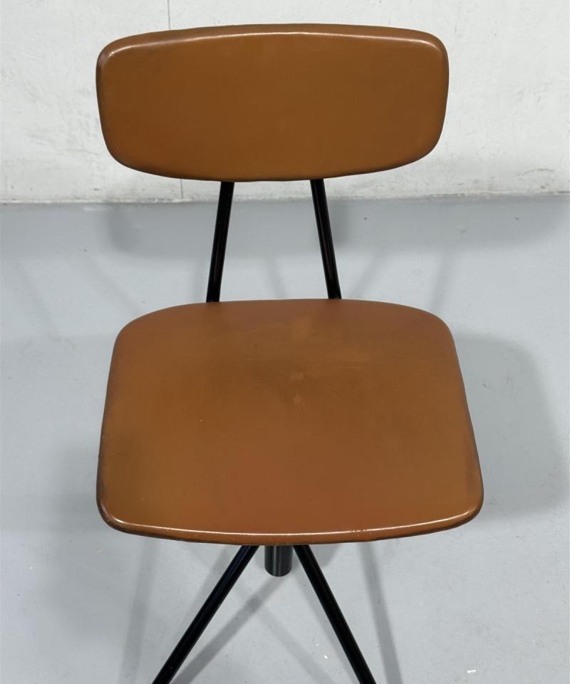 Retro ruskea työtuoli