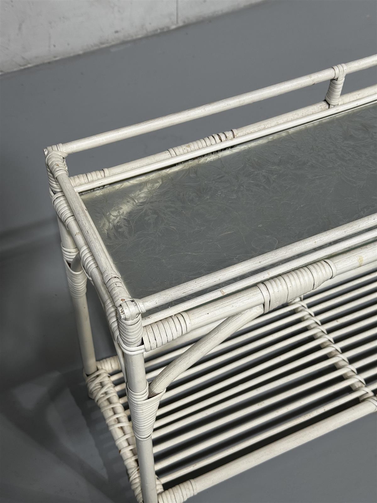 Rottinki kukkataso hyllykkö