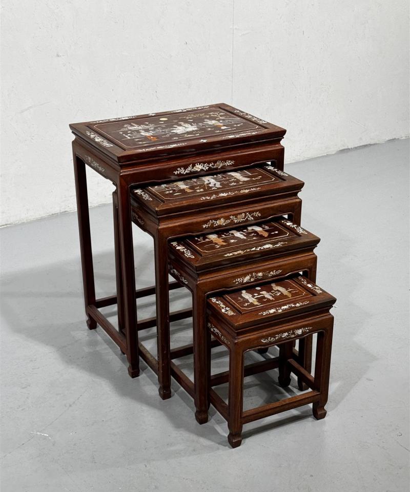 Koristellut sarjapöydät (4kpl) Aasia