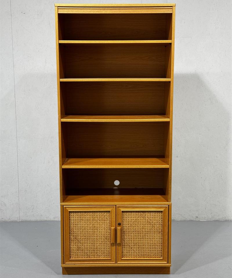 Vintage kirjahylly rottinkiovet