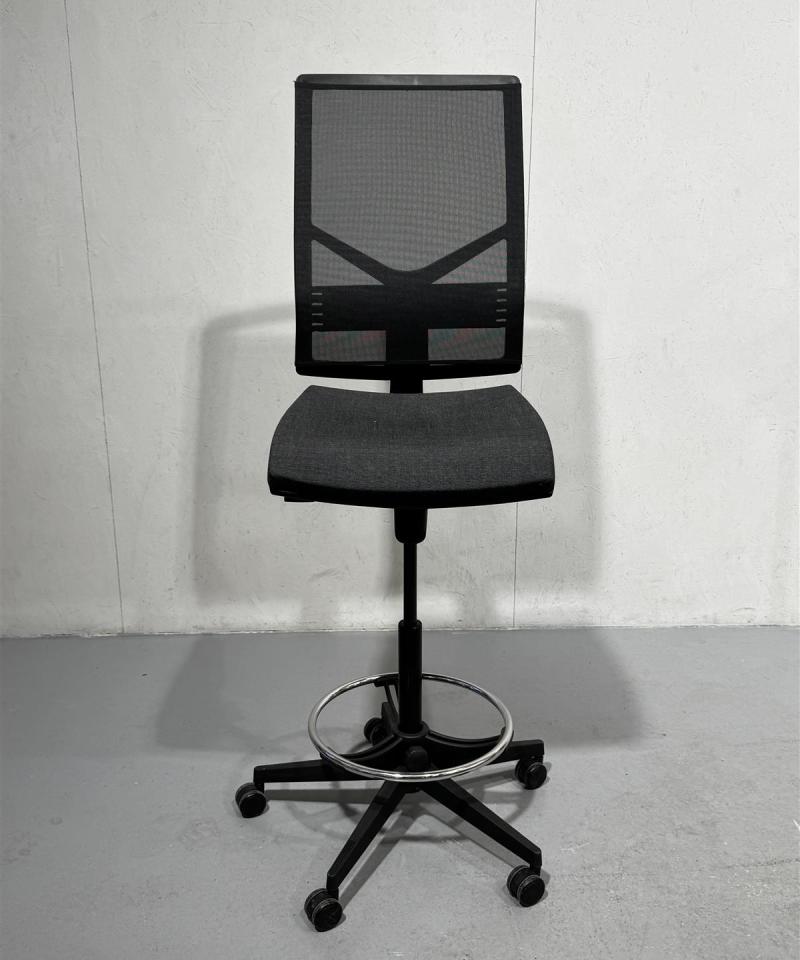 Antares korkea toimistotuoli musta