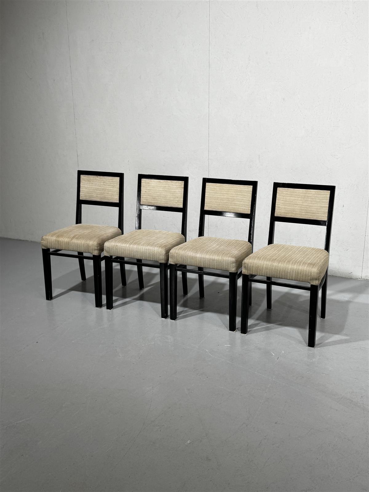 Moderni tuoli (4kpl) musta