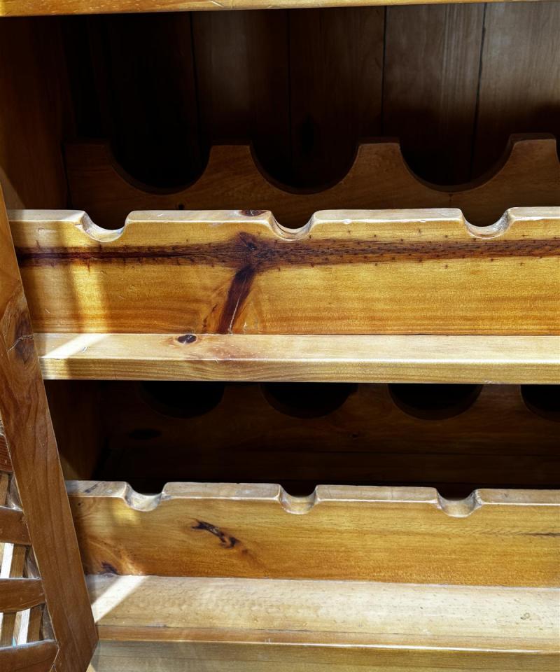 Verkkokaluste viinikaappi massiivipuu