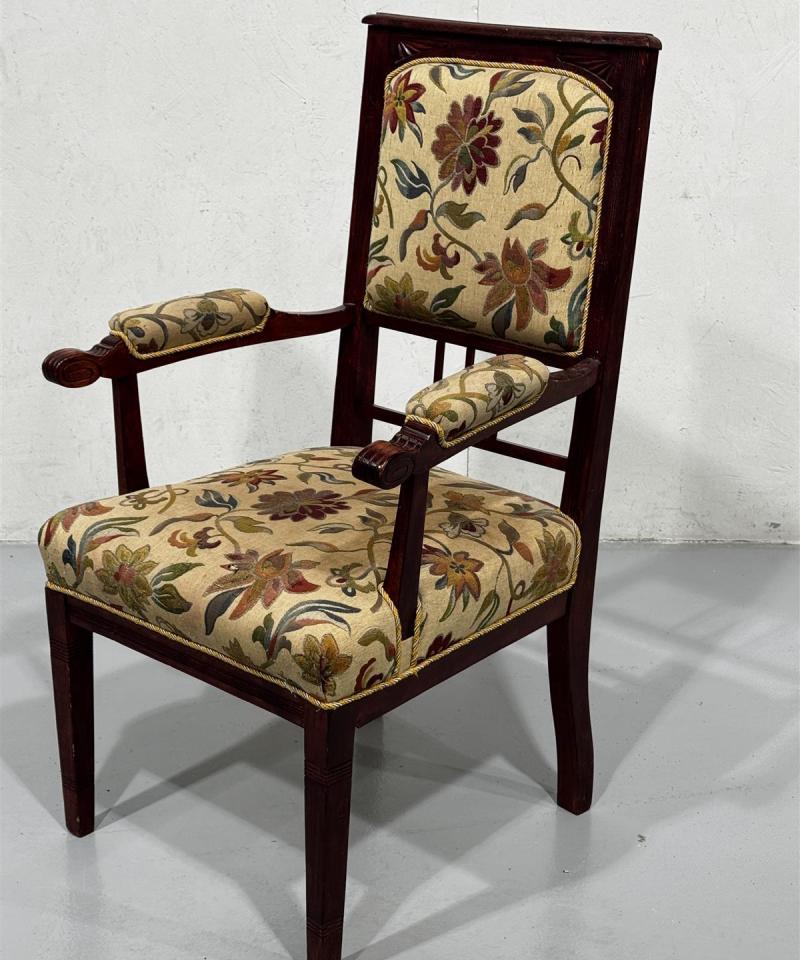 Vintage Kukkakuvioitu nojatuoli